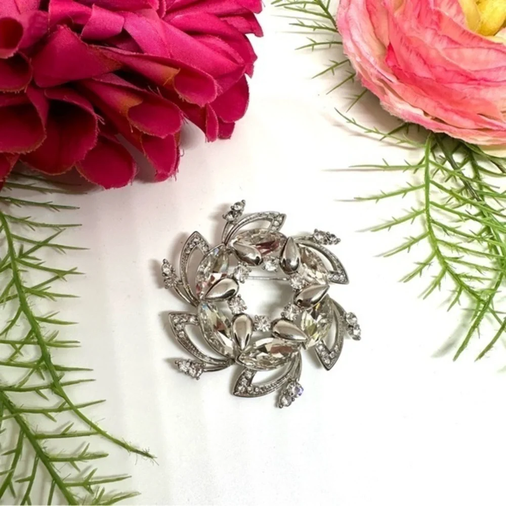 VINTAGE⚜️Magnificent Crystal Burst Brooch